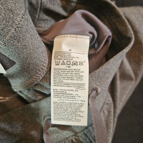 ๐ Old Navy 3" Inseam High-Waisted Powersoft Shorts Medium - Picture 9 of 9